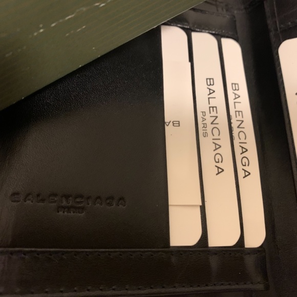 Balenciaga Women's black leather wallet - Picture 5 of 12